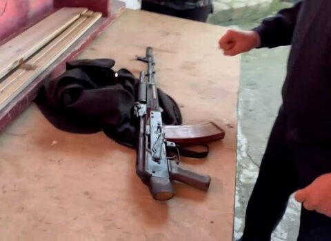 Bakıda “Kalaşnikov” gizlədən şəxs saxlanıldı – VİDEO