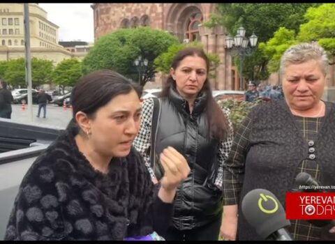 Ölən erməni hərbçinin valideyni Paşinyanı TƏHQİR ETDİ