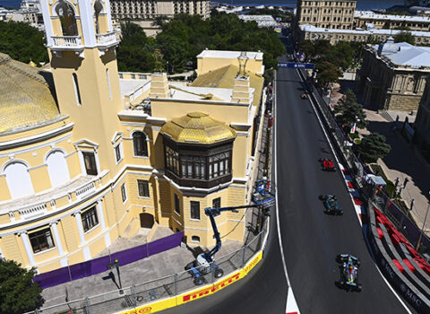 “Formula 2”: Bakıda sprint yarışı başladı