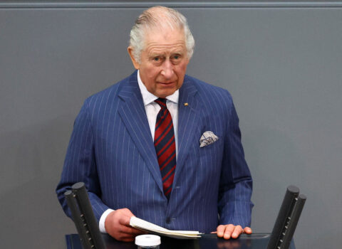 Britaniya kralı 80 min funt sterlinq maaşa İŞÇİ AXTARIR