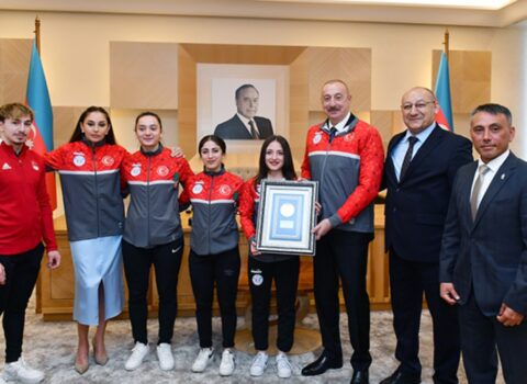 Türk idmançıdan İlham Əliyevə anlamlı hədiyyə – FOTO