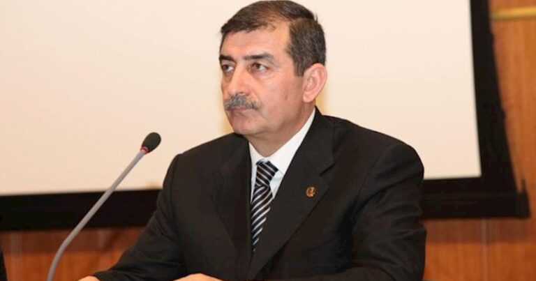 İcra başçısı Rəsulzadənin adını küçədən götüzdürdü İcra başçısı Rəsulzadənin adını küçədən götüzdürdü