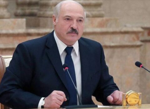 Lukaşenko: “Həm azərbaycanlılar, həm də ermənilər doğmadırlar”
