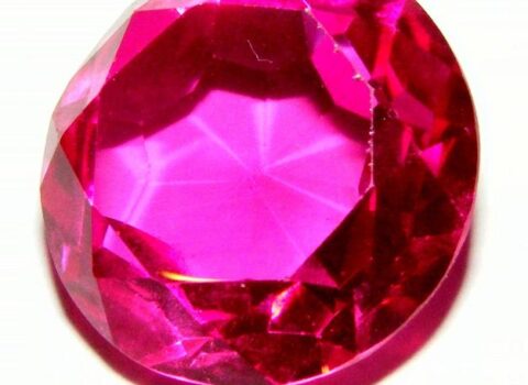 Dünyanın ən böyük yaqutu rekord qiymətə SATILIR