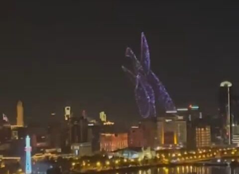 Bakıda möhtəşəm DRON ŞOU: Səmada Xarıbülbül simvolu CANLANDIRILDI – VİDEO
