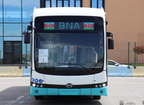 Bakıya ilk elektrik mühərrikli avtobus gətirildi – FOTO