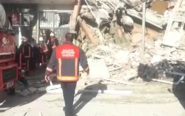 Malatyada zəlzələdən zərər görən bina çökdü – Yaralananlar var Malatyada zəlzələdən zərər görən bina çökdü – Yaralananlar var