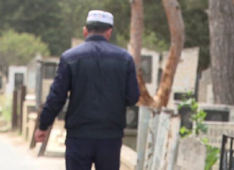 Bakıda “molla” oxuduğu duanı yarımçıq kəsib qaçdı – VİDEO