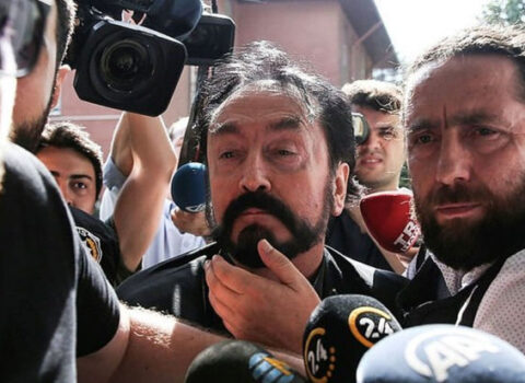 Adnan Oktara vəkillərlə bağlı niyə qadağa qoyuldu? – FOTO