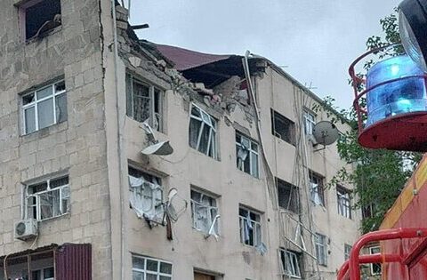Dağıntılar altından iki nəfər sağ çıxarıldı – / VİDEO / FOTO / YENİLƏNİB