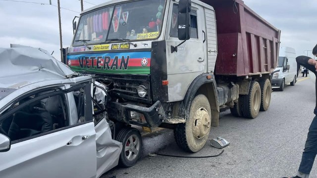 “KamAZ” minik maşınına çırpıldı – 4 nəfər öldü, 2 nəfər yaralandı – YENİLƏNİB / FOTOLAR “KamAZ” minik maşınına çırpıldı – 4 nəfər öldü, 2 nəfər yaralandı – YENİLƏNİB / FOTOLAR