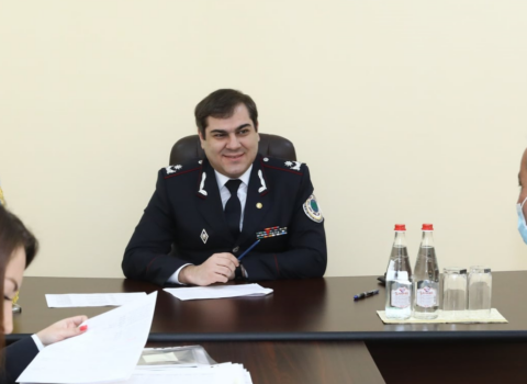 Talıbovun general oğlu vətəndaşları oteldə qəbul edir