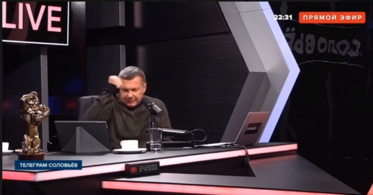 Solovyov canlı efir zamanı əsəblərini cilovlaya BİLMƏDİ – VİDEO Solovyov canlı efir zamanı əsəblərini cilovlaya BİLMƏDİ – VİDEO