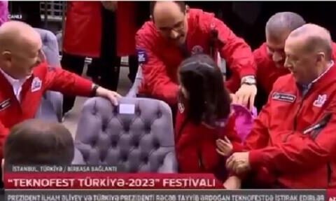 İlham Əliyevin “Texnofest”də bu hərəkəti GÜNDƏM OLDU -VİDEO