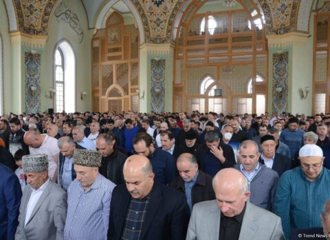 Azərbaycan məscidlərində bayram namazı qılınıb – YENİLƏNİB