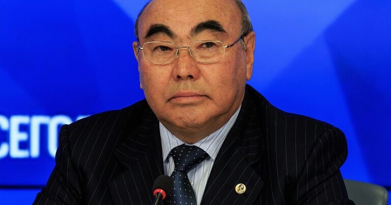 Qırğızıstanın eks-prezidenti ölkəsinə qayıtdı