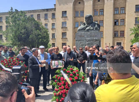 Elxan Qasımov dəfn edildi – FOTO