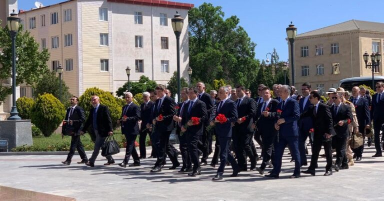 Hikmət Hacıyev xarici diplomatlarla Naxçıvana səfər etdi Hikmət Hacıyev xarici diplomatlarla Naxçıvana səfər etdi
