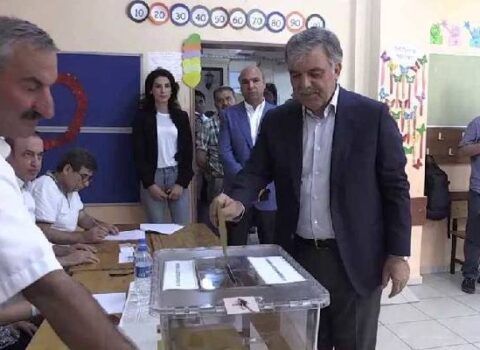 Abdullah Gül də səs verdi
