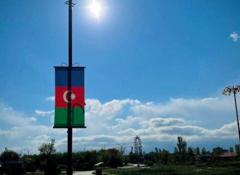 Ərdəbildə Azərbaycan bayrağı ASILDI