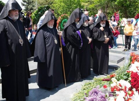 İrəvanda vandallar əklilləri dağıtdılar