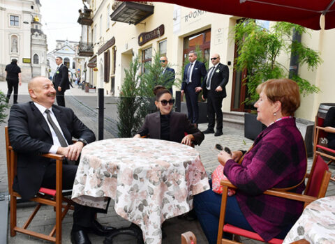 Prezident və xanımının Vilnüs gəzintisindən FOTOLARI