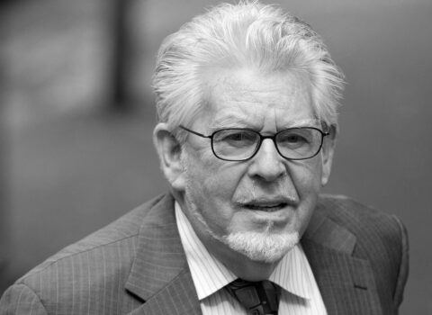 Pedofiliyaya görə məhkum olunmuş məşhur şoumen dünyasını dəyişdi