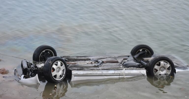 Avtomobil kanala aşdı – Sürücü öldü