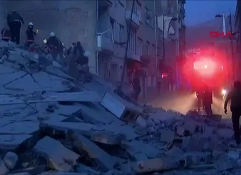Malatyada bina çökdü: Dağıntılar altında qalan var – FOTO