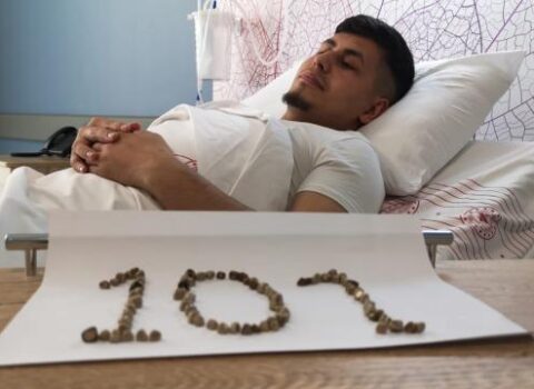 20 yaşlı gəncin böyrəyindən 101 ədəd daş çıxarıldı