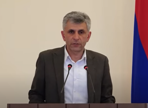 “Ermənistan parlamentinin deputatları bizi təhqir edir” – Qarabağ separatçısı