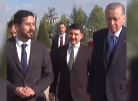 Bu dəfə Ərdoğanı elə öz qarşısında təqlid etdi – VİDEO