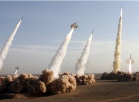 İran “Fəcr-5” raketini sınaqdan keçirdi