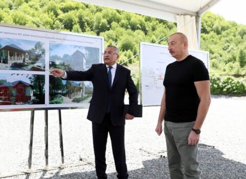 İlham Əliyev Kəlbəcər rayonunun Yanşaq kəndinin təməlini qoydu