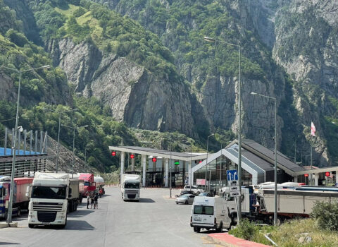 Gürcüstana Rusiyadan gələn avtomobillərin girişi DAYANDIRILDI