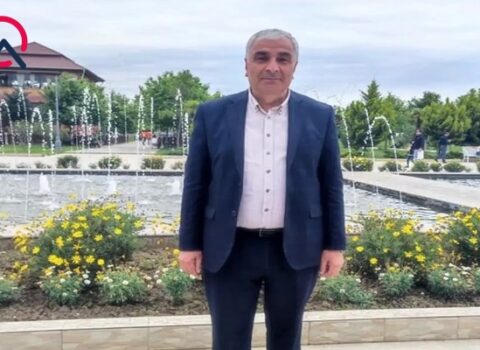 Tədbirə gedən məktəb direktoru qəzada öldü – FOTO