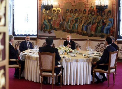 Nahardan əvvəl Putin Paşinyanın əllərini “DEZİNFEKSİYA ETDİ” – FOTO