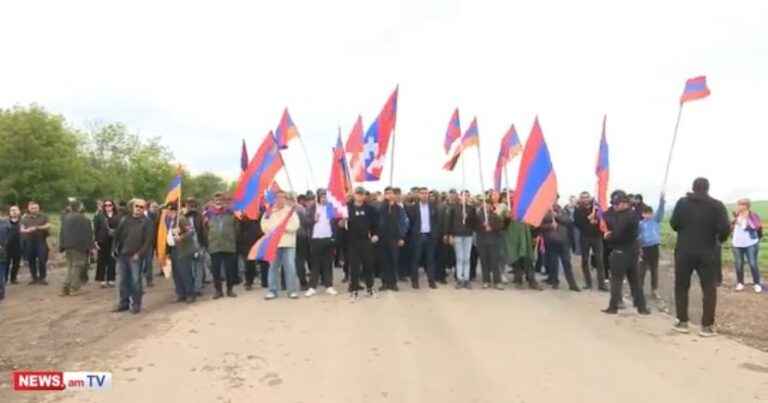 Erməni radikallar Həkəri körpüsü yaxınlığında mitinq keçirdi – FOTOLAR Erməni radikallar Həkəri körpüsü yaxınlığında mitinq keçirdi – FOTOLAR