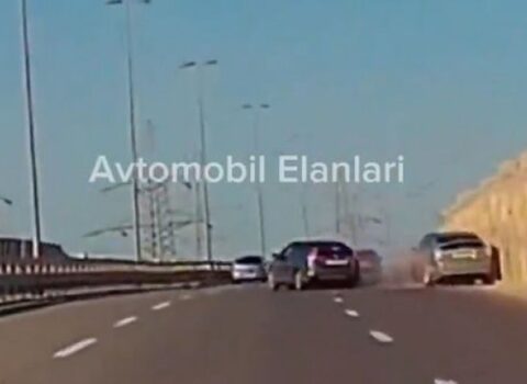 Zığ şosesində “Honda” “Prius”a çırpıldı – ANBAAN VİDEO