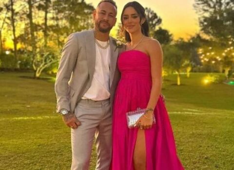 Neymar hamilə sevgilisindən üzr istədi