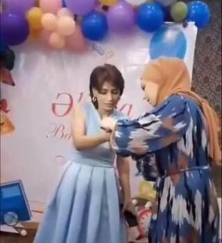 Daha bir müəllim qızılla “ödülləndirildi” – VİDEO