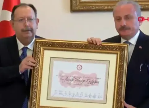 YSK Ərdoğanın mandat sənədini Şentopa TƏQDİM ETDİ