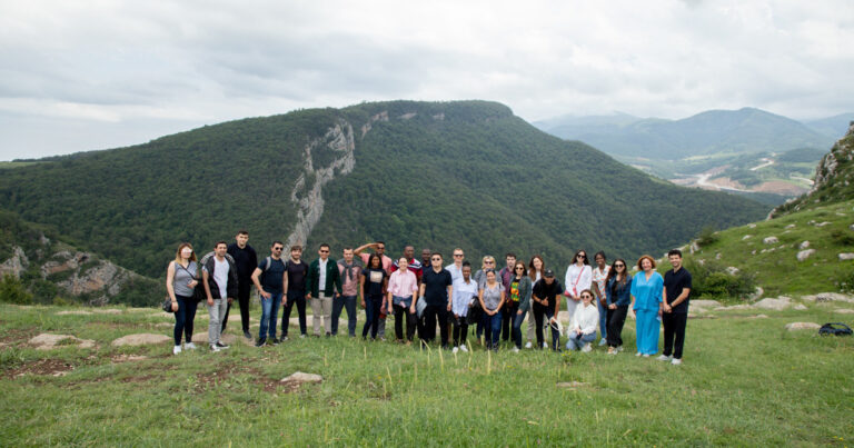 Xarici diplomatlar üçün Şuşaya səfər təşkil edilib – FOTO Xarici diplomatlar üçün Şuşaya səfər təşkil edilib – FOTO