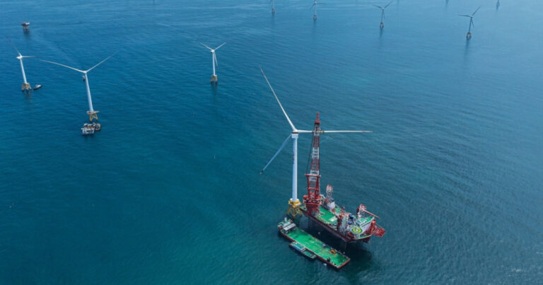 Çində dənizdə dünyanın ən böyük külək turbini quraşdırıldı Çində dənizdə dünyanın ən böyük külək turbini quraşdırıldı
