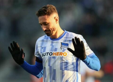 Bacısını boğmaq istəyən futbolçu həbs edildi