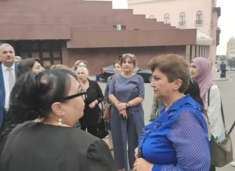 Vətənpərvərlik qrantla ölçülmür: Bakının mərkəzində pul davası döyənlər kimlərdir?