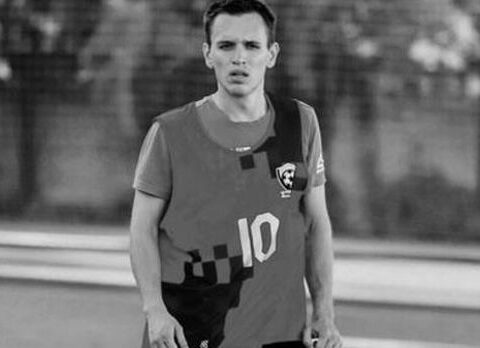 Rusiyada futbolçu oyun vaxtı vəfat etdi