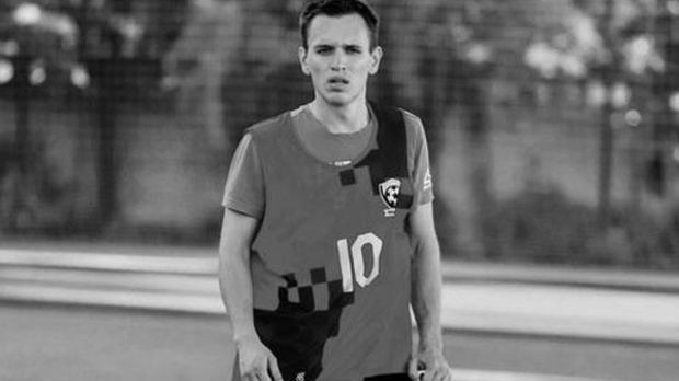 Rusiyada futbolçu oyun vaxtı vəfat etdi Rusiyada futbolçu oyun vaxtı vəfat etdi