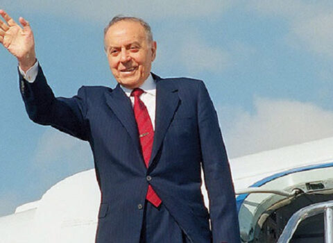 Azərbaycanda Milli Qurtuluş Günüdür