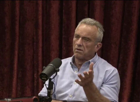 Robert Kennedi: “Amerikalılara elə su içirdirlər ki, axırda uşaqlar “mavi” olacaq”